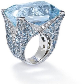 Modrý obdélníkový prsten s krystaly