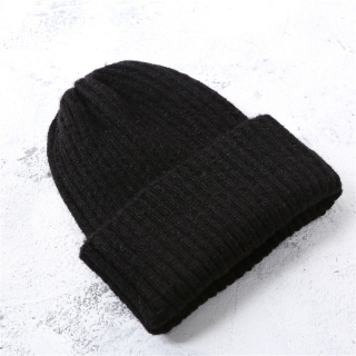 Černá zimní pletená čepice bez bambule nebo s bambulí A20/7